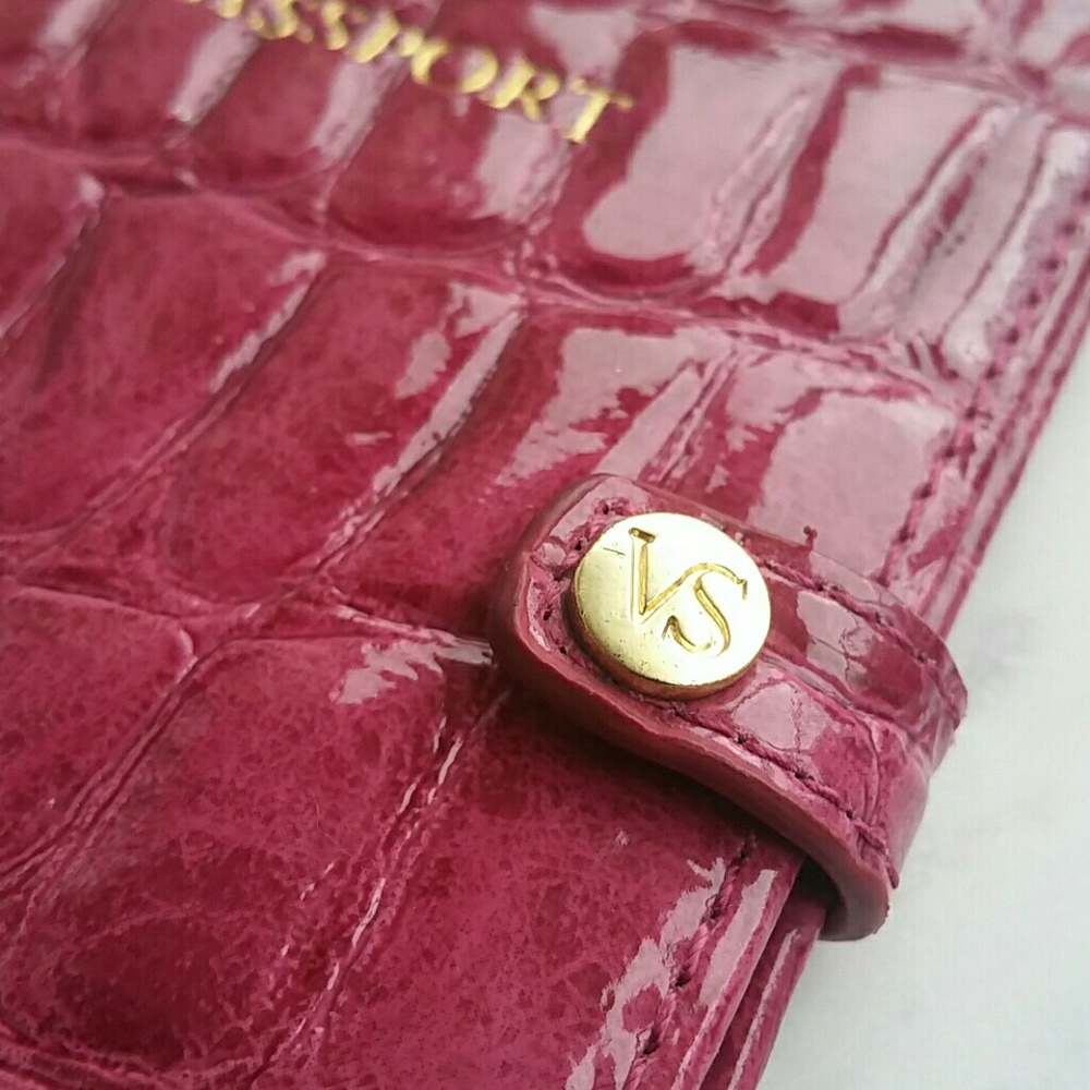 Sold Ⓜ Victoria's Secret Passport holder - Picture 4 of 4